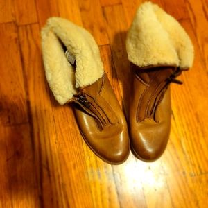 UGG boots, short, leather, size 9, Tan